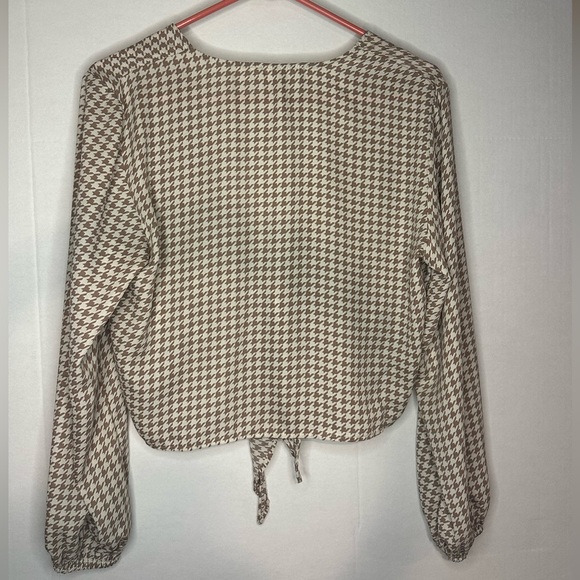 Pink Rose tan/wht tie top wrap blouse - Picture 7 of 8